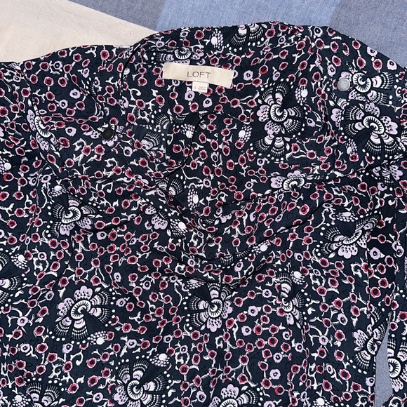 Loft Brand Long Sleeve Floral Shirt Size Small
Great Condition - Picture 6 of 9